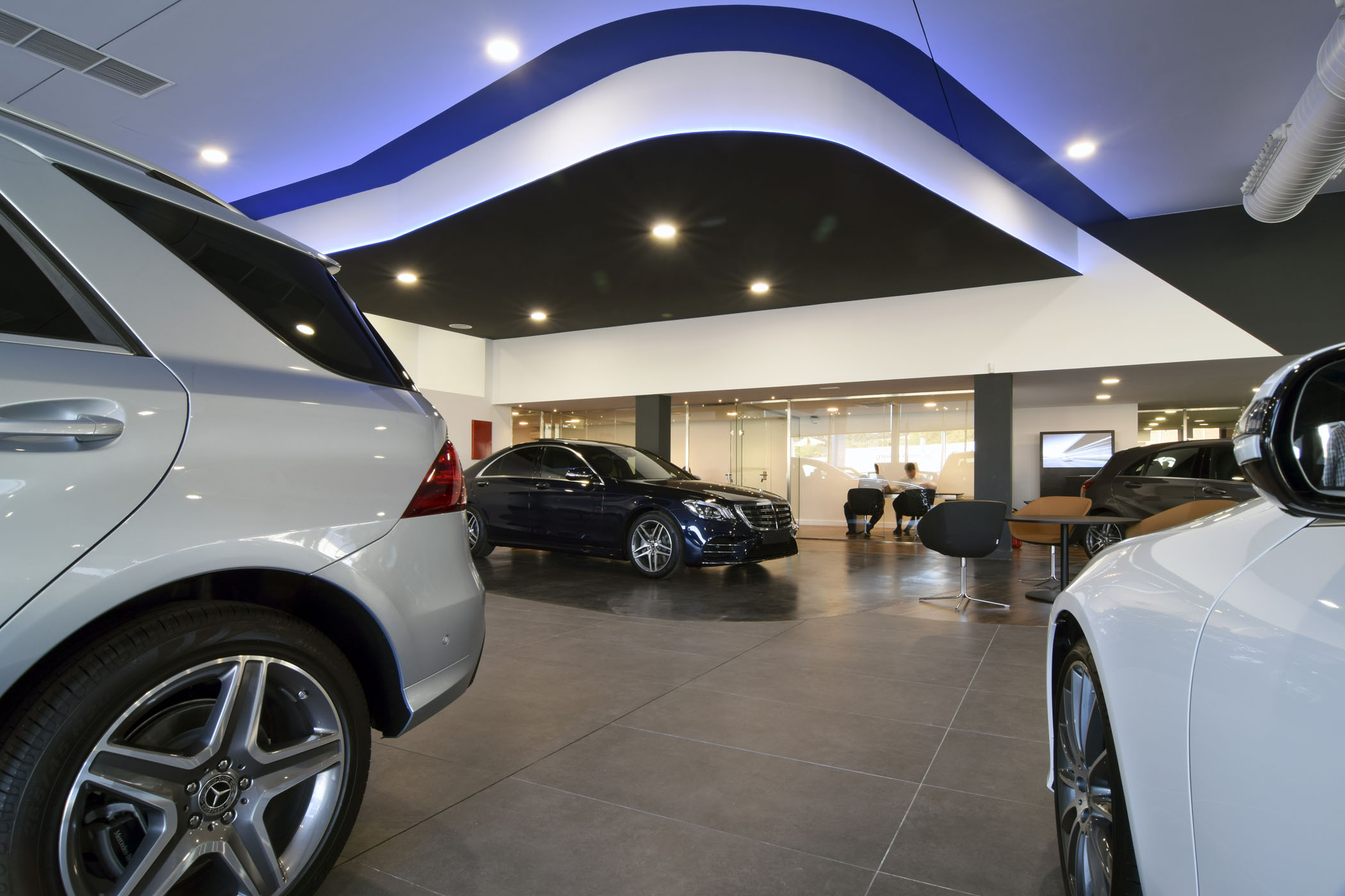 Reforma interior concesionario Autokrator Mercedes Benz.