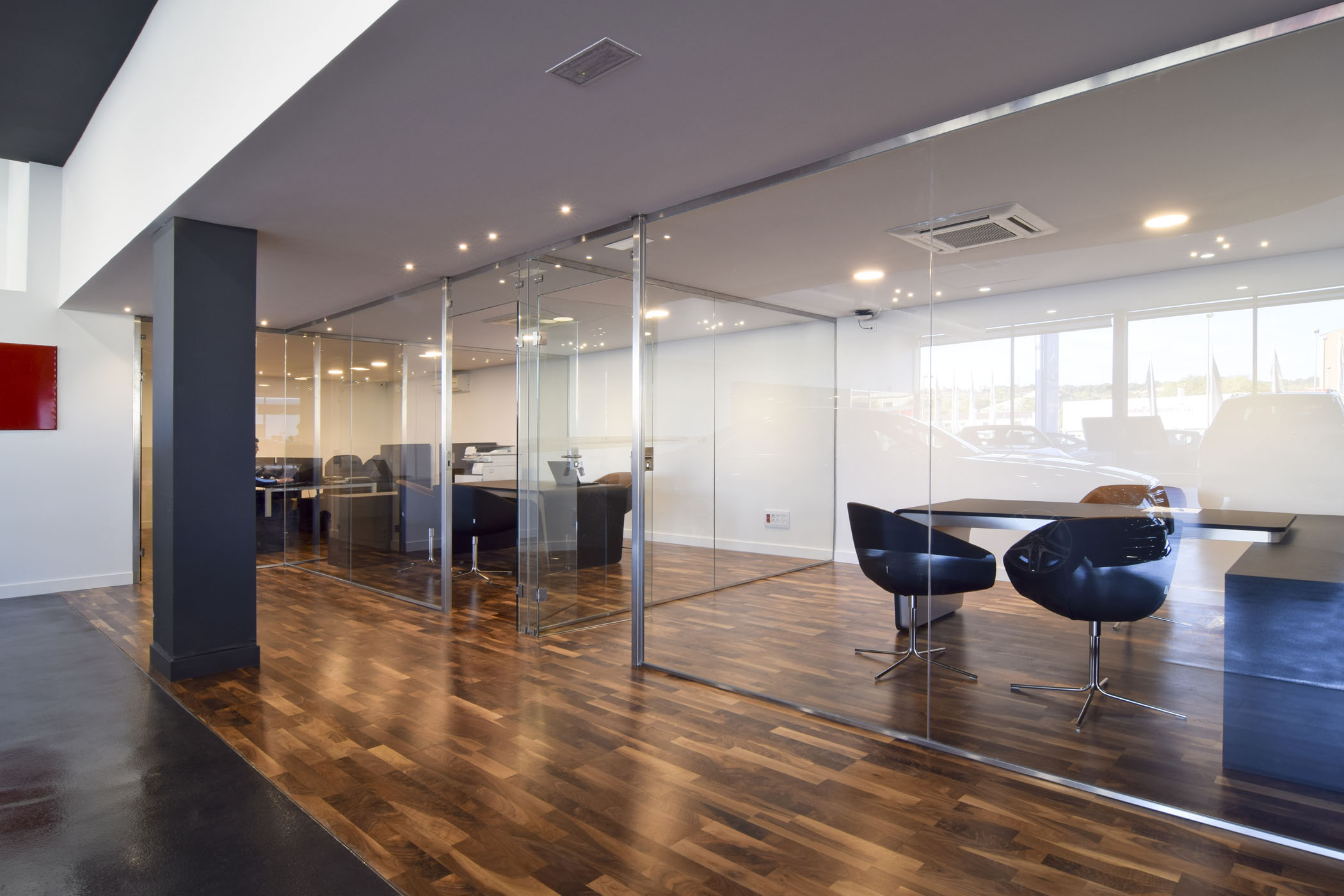 Reforma interior concesionario Autokrator Mercedes Benz.